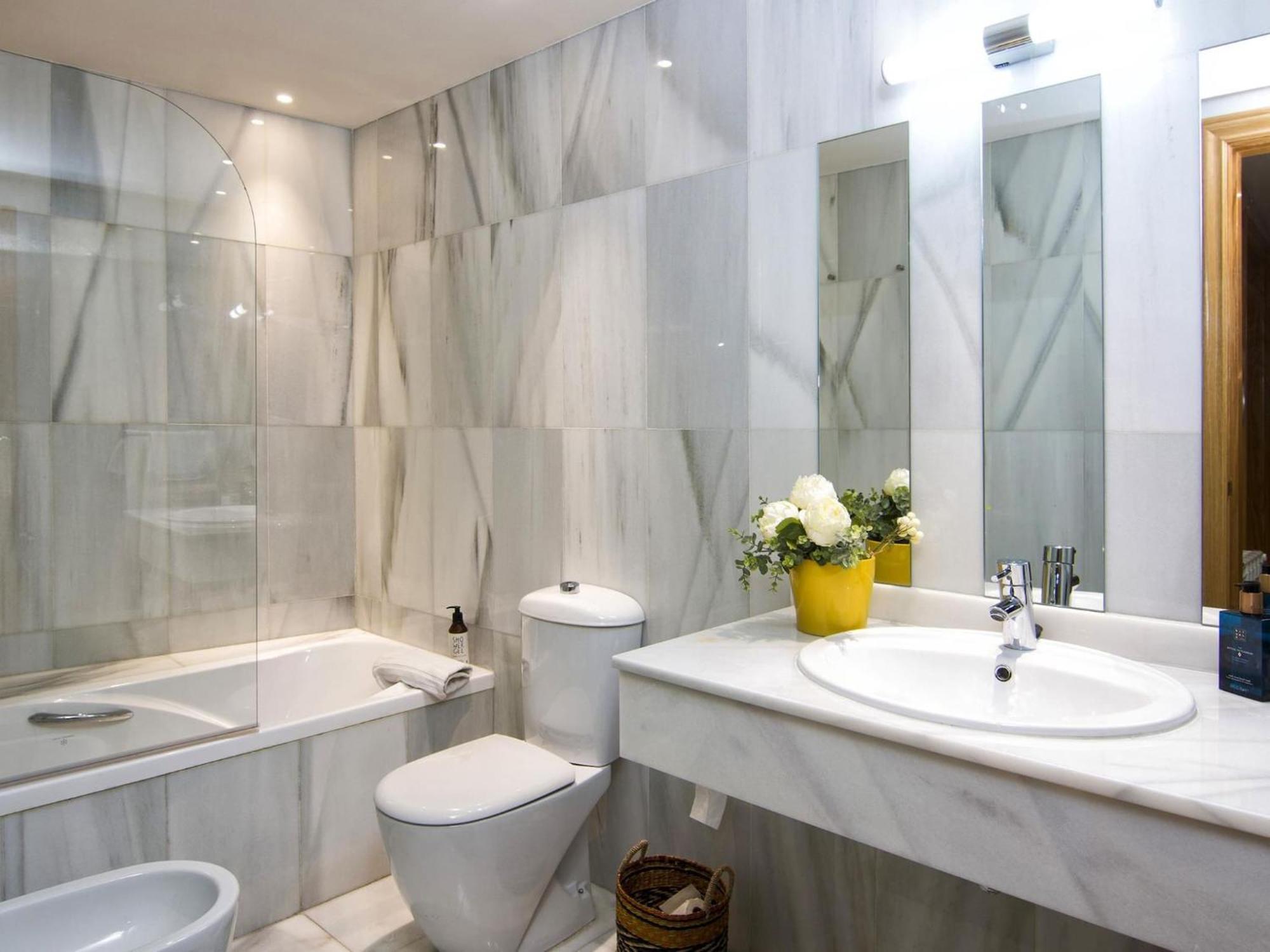 Elegant Town Hall Apartment With Views Granada Esterno foto